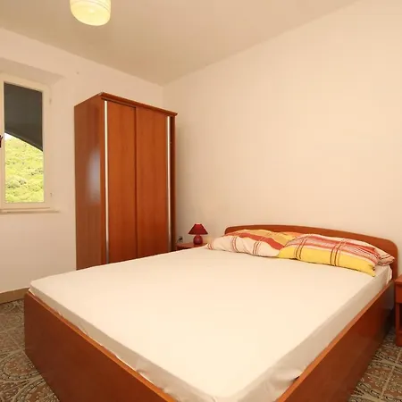 بيت ضيافة Twin Lucica 990b 2*