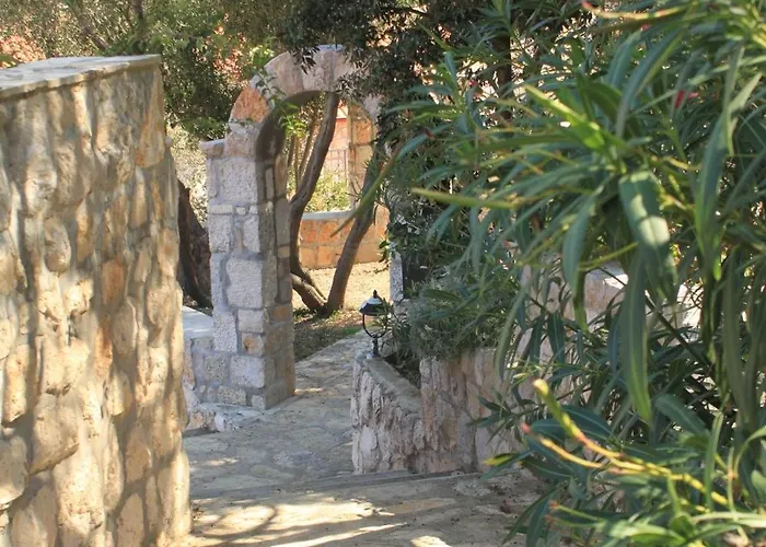 Guest house Twin Lucica 990b